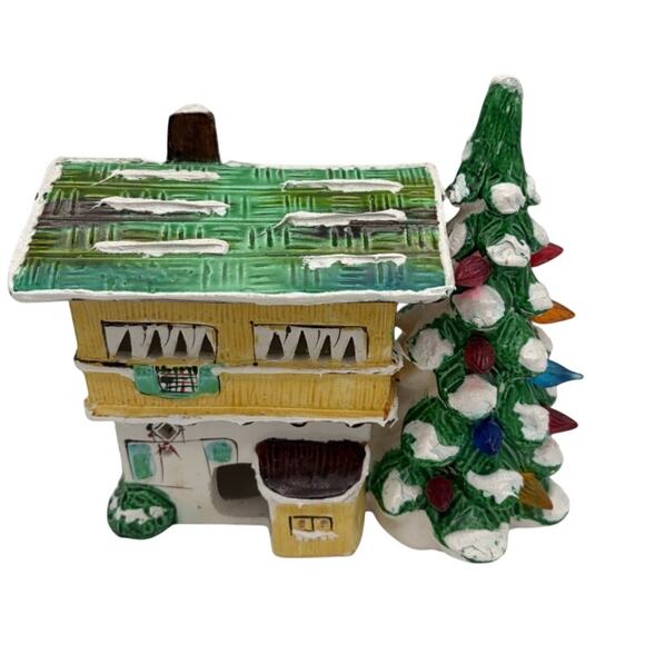 Belco Deco Ceramic Mountain Lodge Christmas Village House - Picture 4 of 7